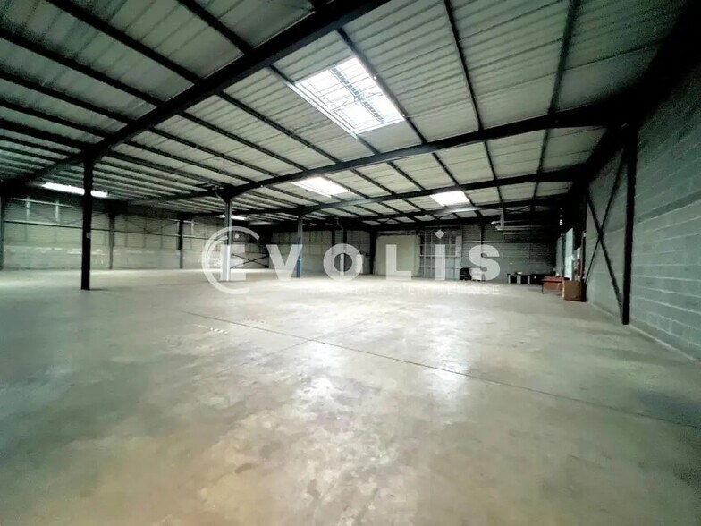 Office in Le Haillan for lease - Interior Photo - Image 3 of 11