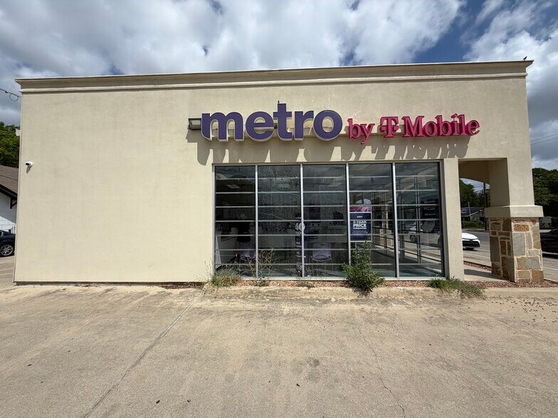 901-911 N Sylvania Ave, Fort Worth, TX à vendre - Photo du bâtiment - Image 3 de 13