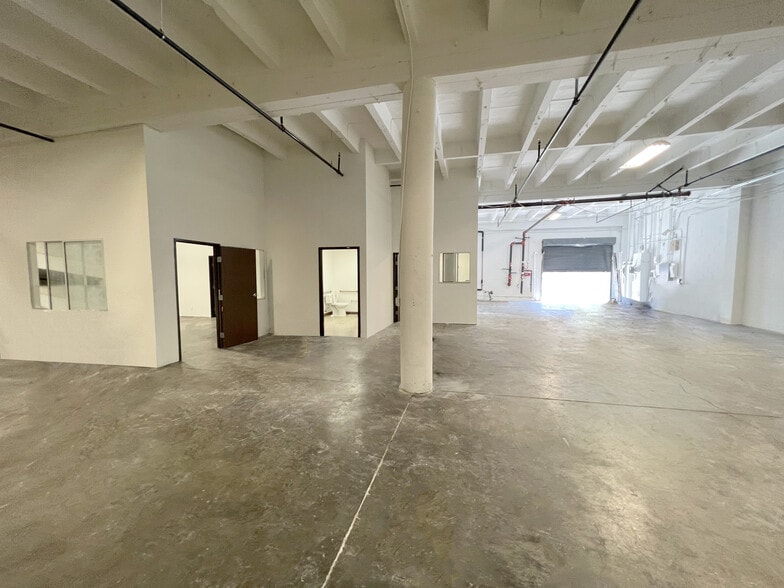 1701 Trinity St, Los Angeles, CA for lease - Building Photo - Image 3 of 4