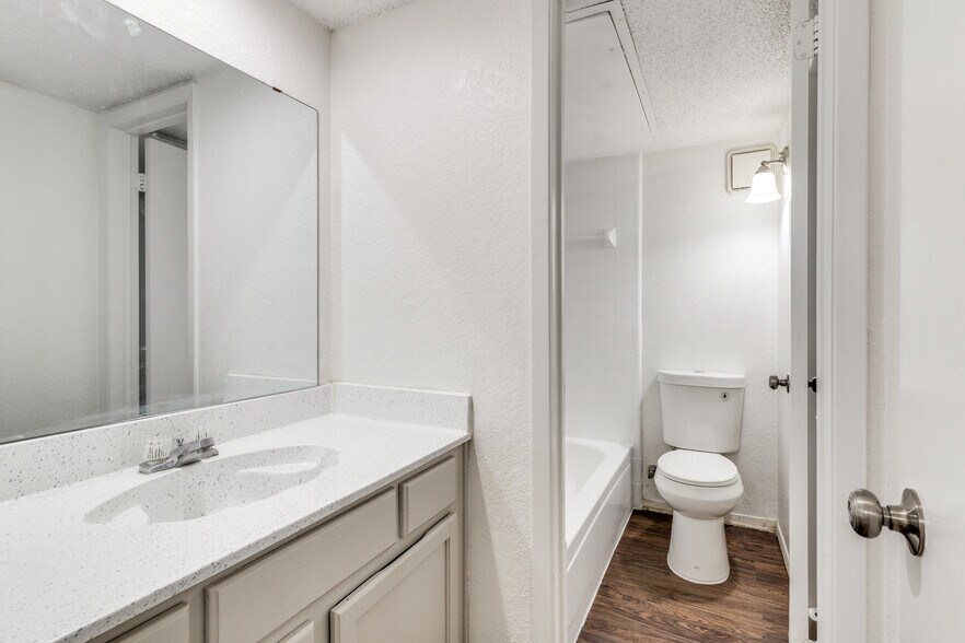 3600 Hulen Park Cir, Fort Worth, TX à vendre - Photo du bâtiment - Image 3 de 26
