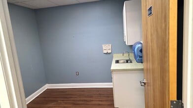 503 Wolcott Rd, Wolcott, CT à louer Photo intérieure- Image 2 de 4