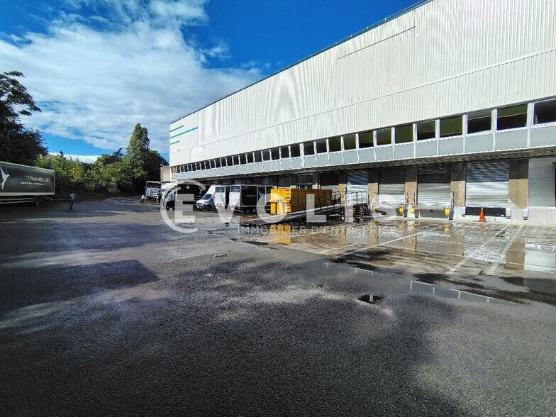 Industriel dans Rosny-sous-Bois à louer - Photo du bâtiment - Image 1 de 8