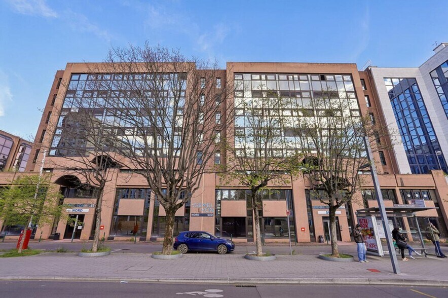Office in Lyon for lease - Building Photo - Image 2 of 18