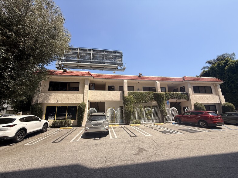 15450 Ventura Blvd, Sherman Oaks, CA for lease - Building Photo - Image 3 of 11