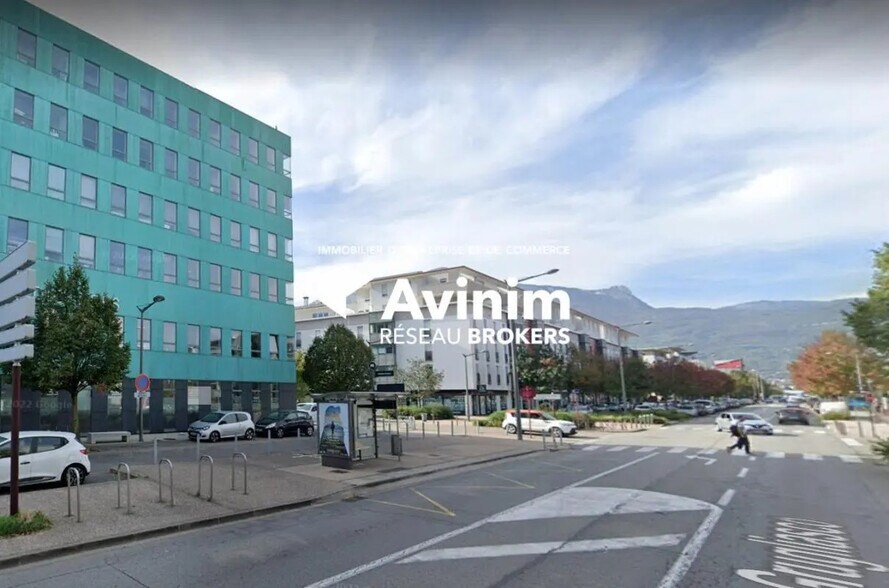 Retail in Échirolles for lease - Building Photo - Image 1 of 6