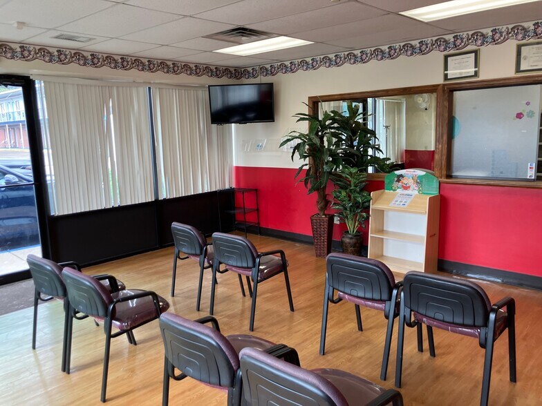 5314 MacCorkle Ave, Charleston, WV à louer - Photo du bâtiment - Image 3 de 15