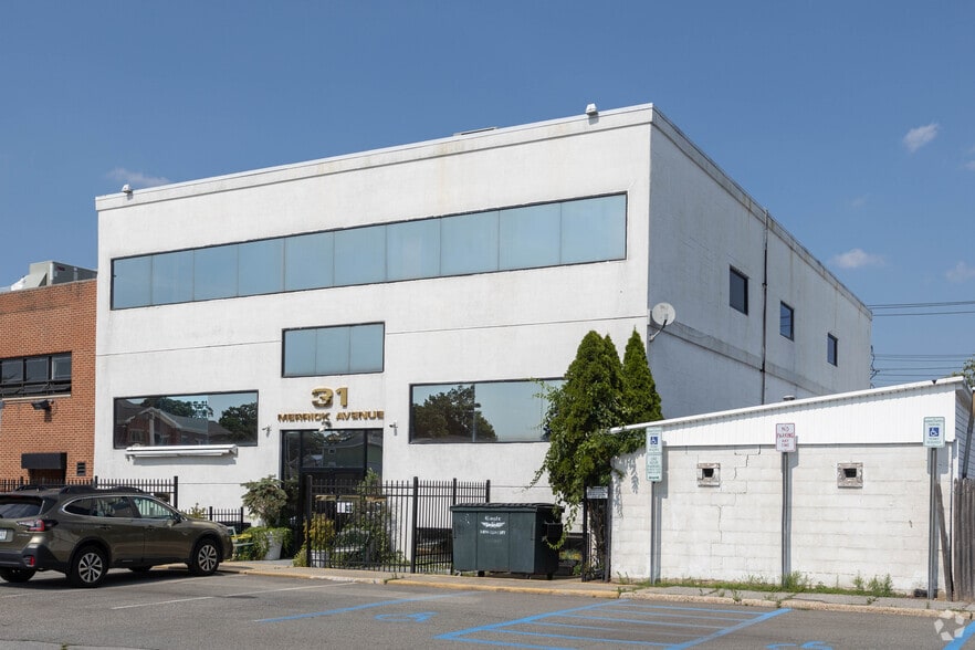 31 Merrick Ave, Merrick, NY for lease - Building Photo - Image 2 of 21