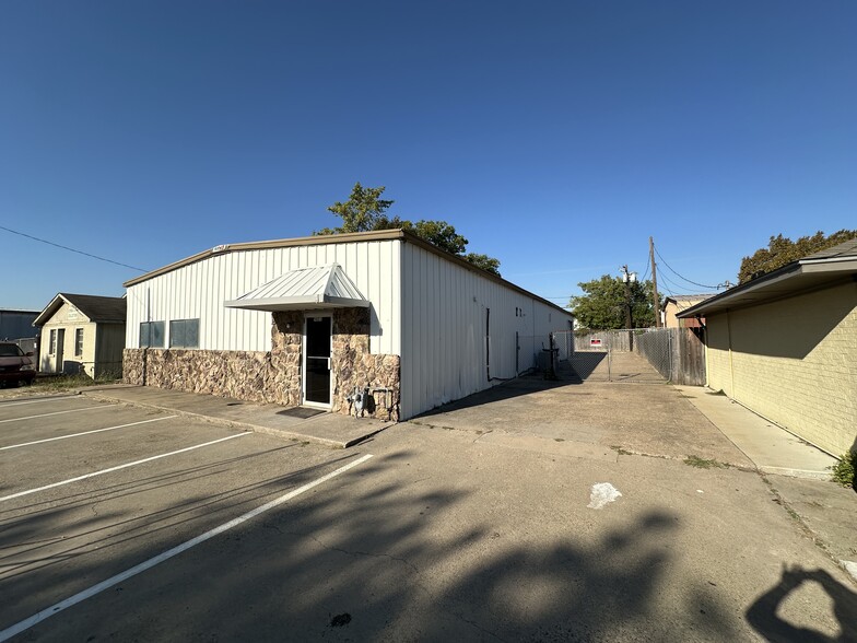 5021 Gordon Smith Dr, Rowlett, TX for sale - Building Photo - Image 3 of 21