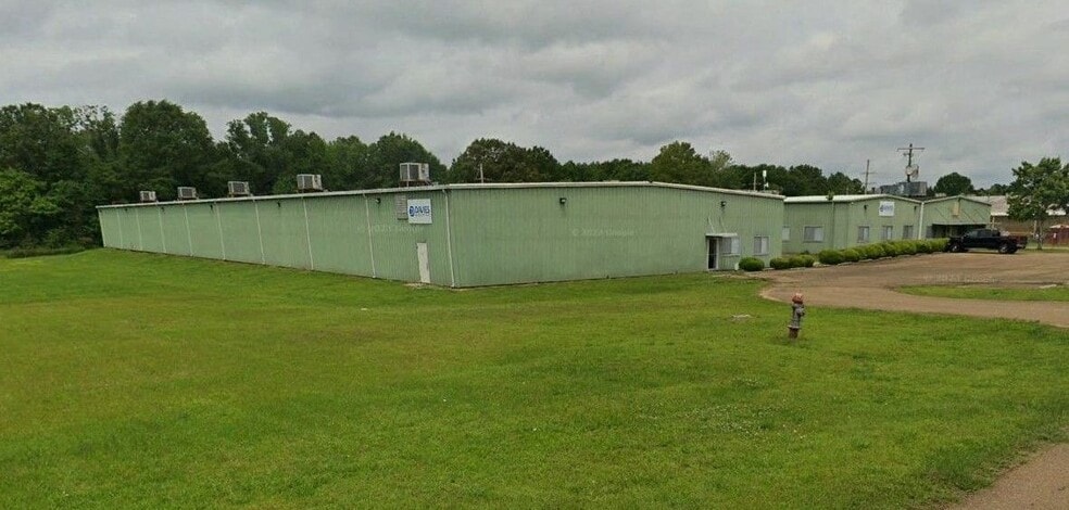 120 Saint Charles Ave, Flora, MS à louer - Photo du bâtiment - Image 1 de 4