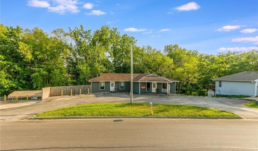 205 E Southbrook Pky, Kearney, MO à vendre Photo du bâtiment- Image 1 de 7