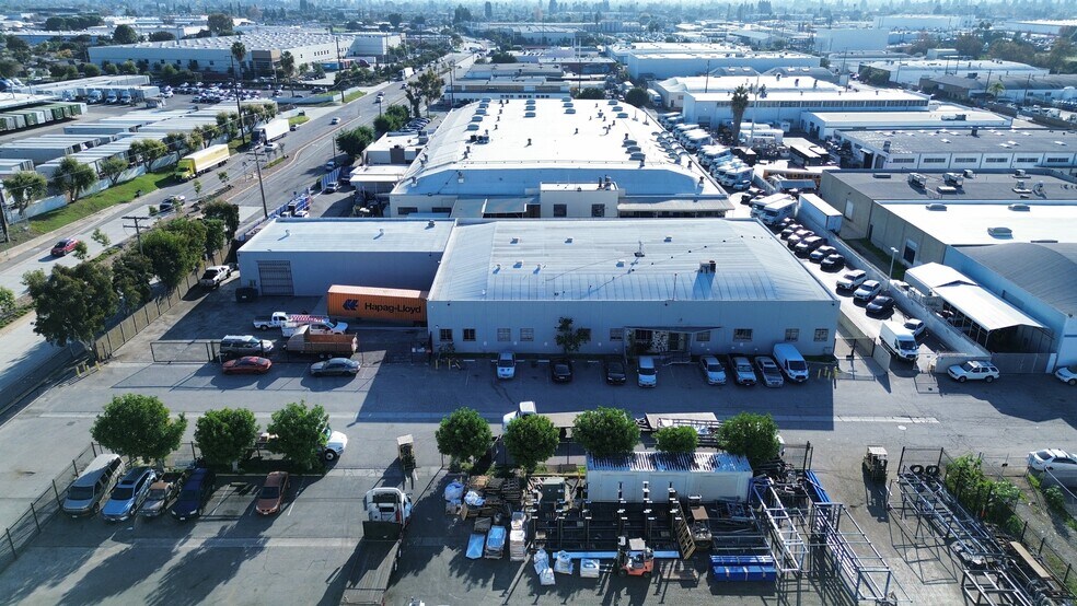 7711 S Paramount Blvd, Pico Rivera, CA à vendre - Photo du bâtiment - Image 2 de 5