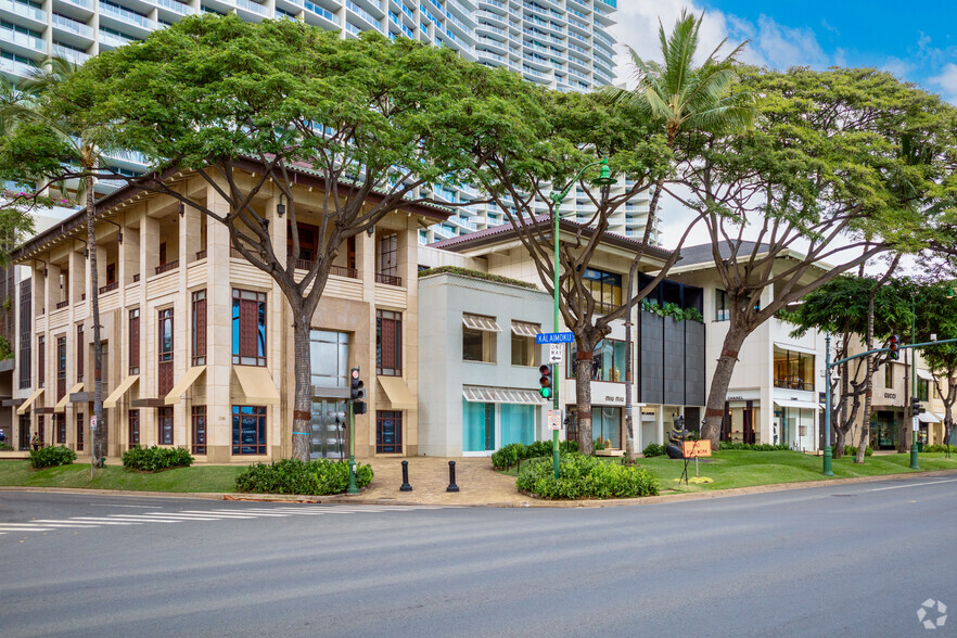 2100-2118 Kalakaua Ave, Honolulu, HI for lease - Primary Photo - Image 1 of 6