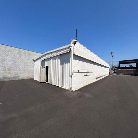 1202 Price Ave, Pomona, CA à louer - Photo du bâtiment - Image 2 de 5