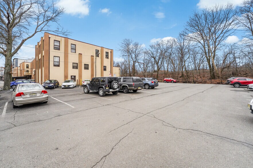 46 Farrand St, Bloomfield, NJ à vendre - Photo du bâtiment - Image 3 de 40