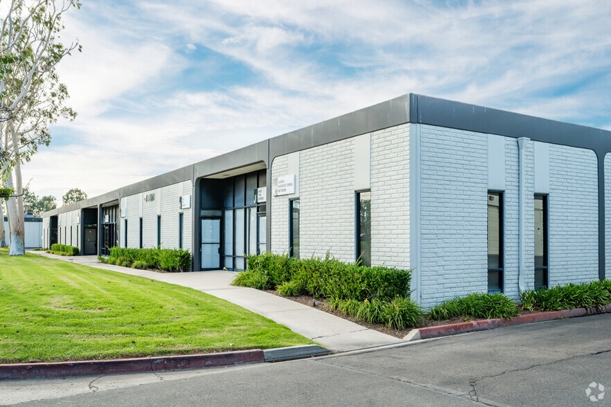 17891 Sky Park, Irvine, CA à vendre - Photo du bâtiment - Image 3 de 11