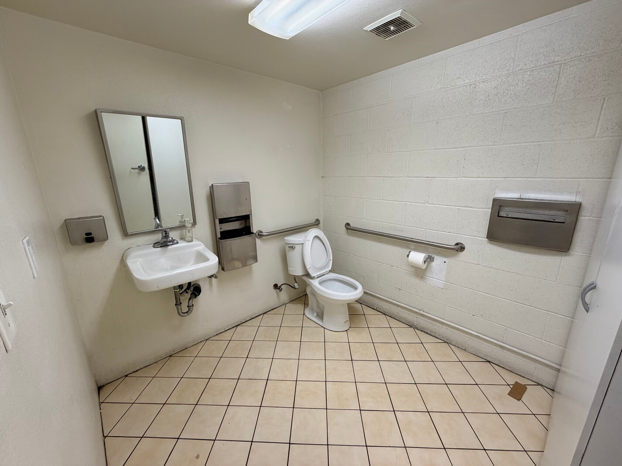 2165 Gaylord St, Long Beach, CA for lease Interior Photo- Image 1 of 9