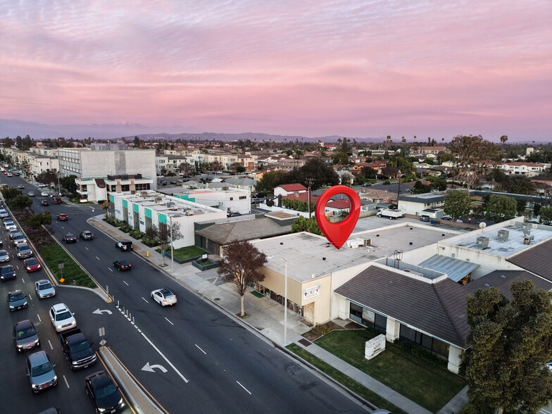 10900 Paramount Blvd, Downey, CA à louer - Photo du bâtiment - Image 3 de 9