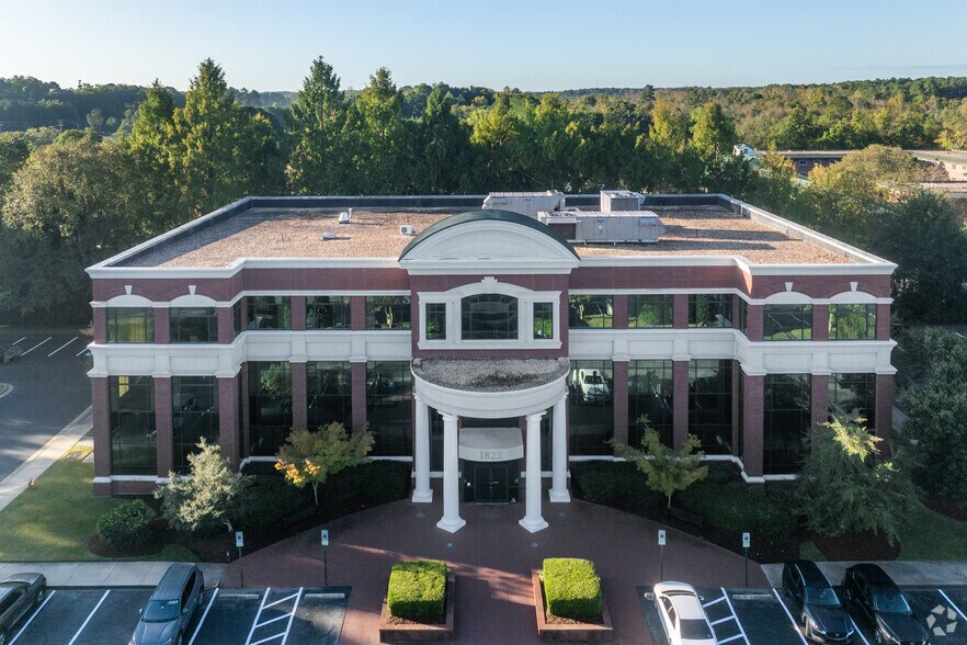 1822 E Highway 54, Durham, NC à louer - Photo du bâtiment - Image 3 de 16