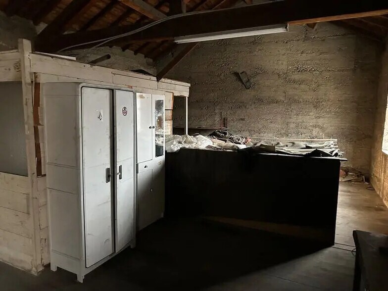 Flex dans Saint-Priest à louer - Photo du bâtiment - Image 3 de 6