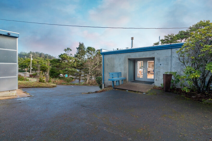 4333 SW Coast Ave, Lincoln City, OR for sale - Building Photo - Image 3 of 46