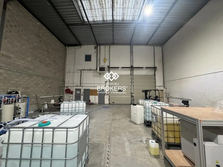 Industrial in Saint-Ouen-sur-Seine for lease - Interior Photo - Image 2 of 5