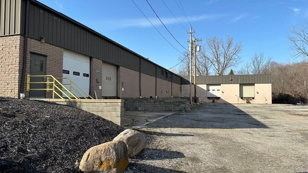 7955 Euclid Chardon Rd, Kirtland, OH à vendre - Photo du bâtiment - Image 3 de 13