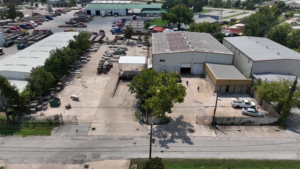 5809-5817 Centralcrest St, Houston, TX à louer - Photo du bâtiment - Image 1 de 6