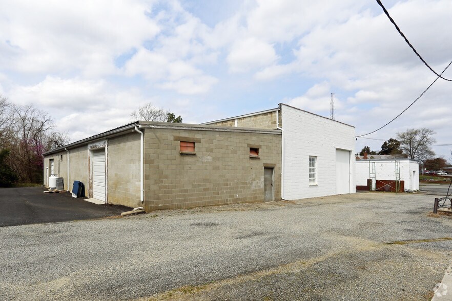 6004 Richmond Rd, Warsaw, VA à louer - Photo du bâtiment - Image 3 de 4