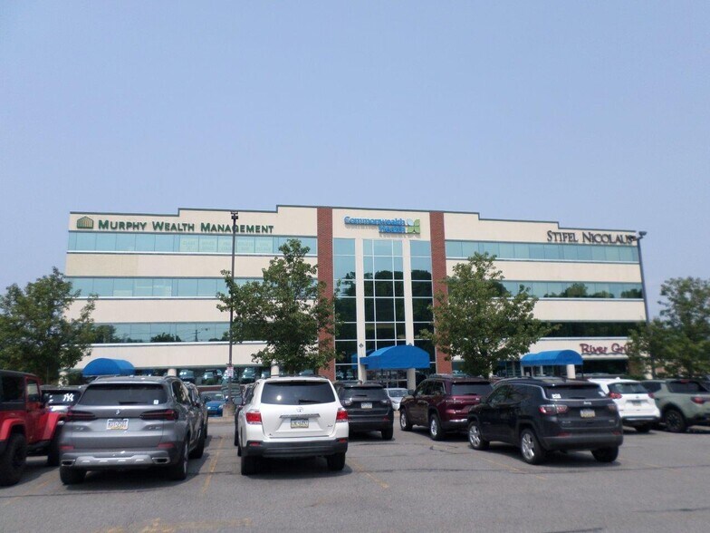 670 S River St, Wilkes-Barre, PA à louer - Photo du bâtiment - Image 3 de 9
