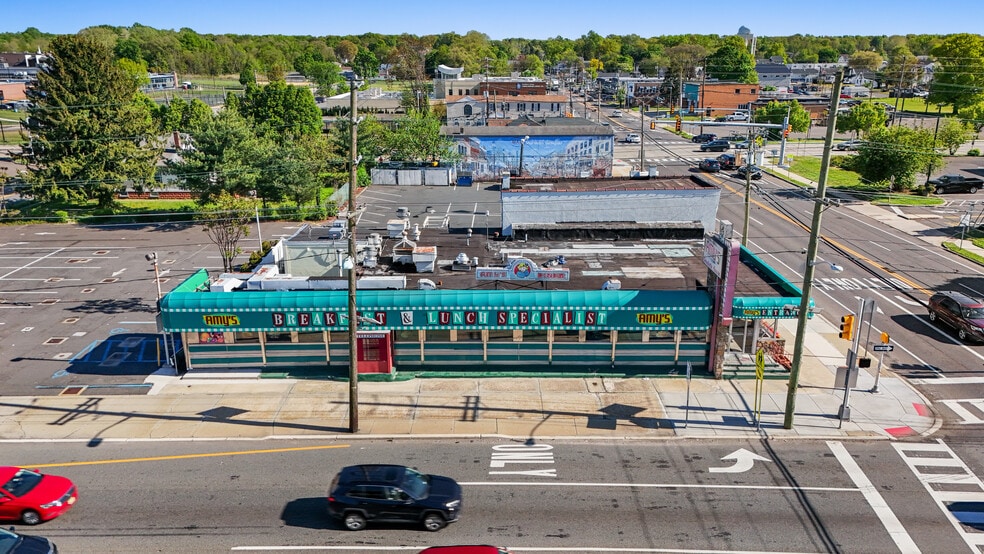 631 High St, Burlington, NJ for sale - Building Photo - Image 2 of 9