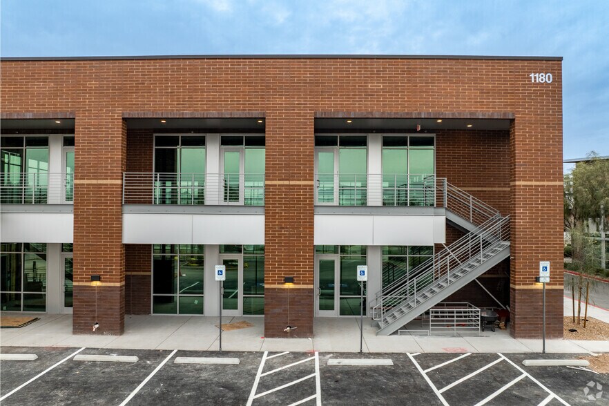 1180 E Sunset Rd, Henderson, NV à vendre - Photo du bâtiment - Image 3 de 11