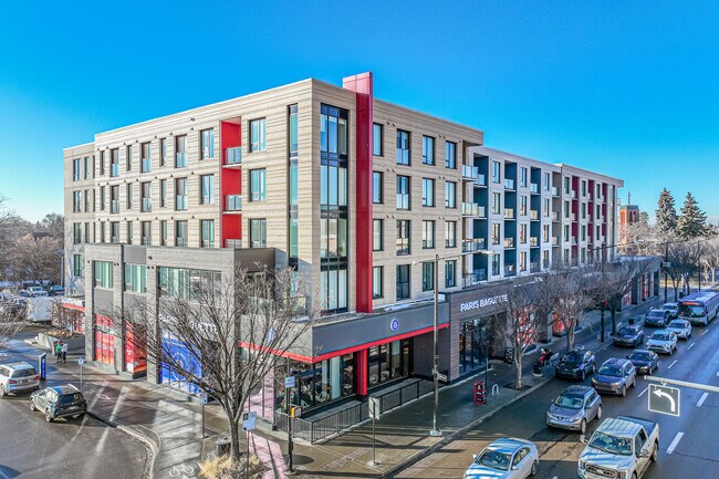 Plus de détails pour 8122 106 St NW, Edmonton, AB - Commerce de détail à louer