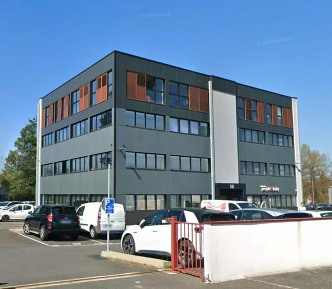 Office in Tresses for lease - Building Photo - Image 1 of 7
