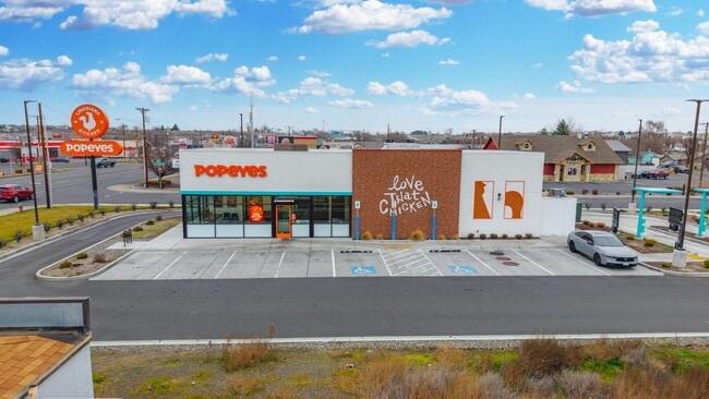More details for 1680 N 1st Pl, Hermiston, OR - Retail for Sale