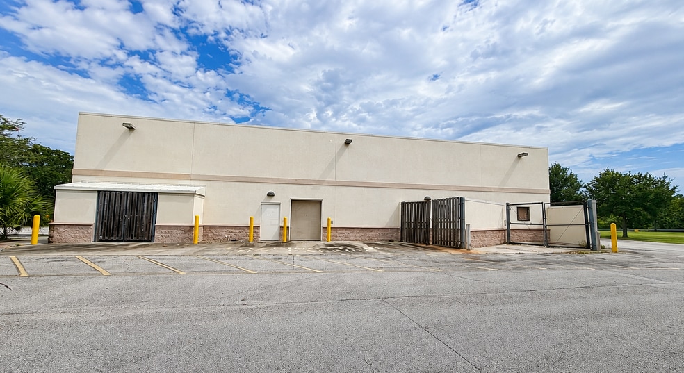 2821 W 25th St, Sanford, FL for lease - Building Photo - Image 3 of 4