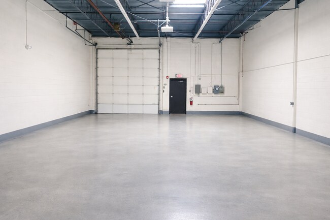 Plus de détails pour 1941-2019 Johns Dr, Glenview, IL - Industriel à louer