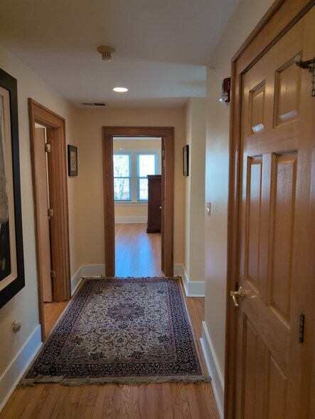 417 N Hough St, Barrington, IL à louer - Photo du bâtiment - Image 3 de 48
