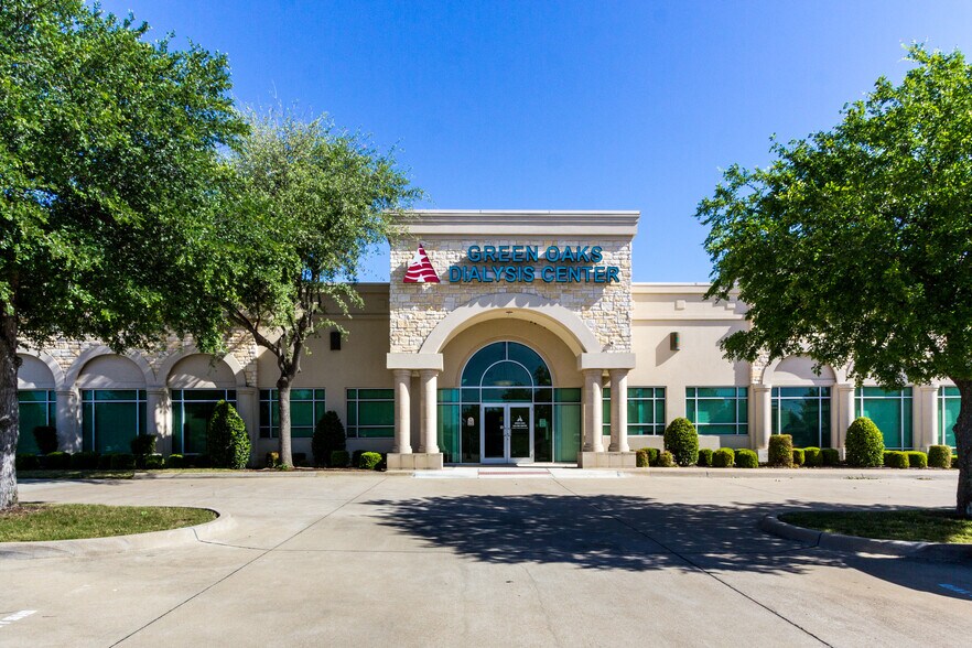 1950 NE Green Oaks Blvd, Arlington, TX à vendre - Photo du bâtiment - Image 1 de 17