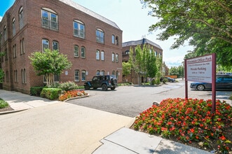 2150-2168 Wisconsin Ave NW, Washington, DC for lease Building Photo- Image 2 of 9
