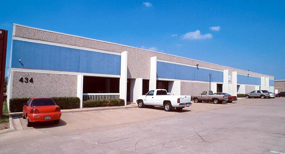 310 W Mockingbird Ln, Dallas, TX à louer - Photo principale - Image 3 de 4