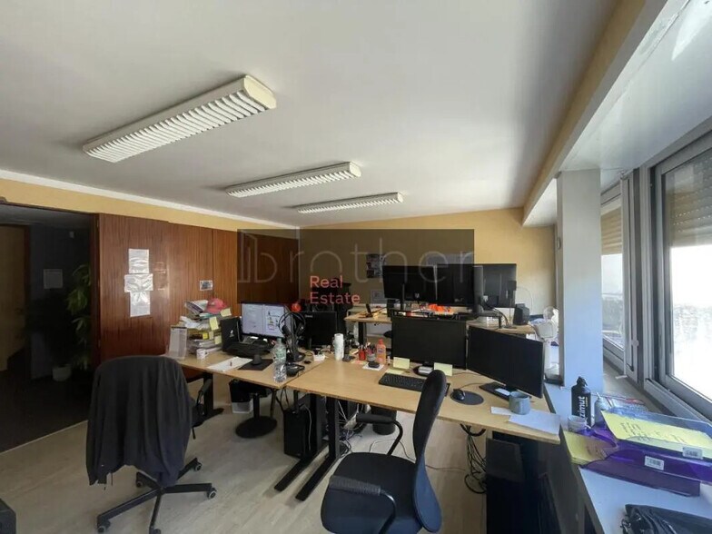 Office in Bordeaux for lease - Interior Photo - Image 3 of 5