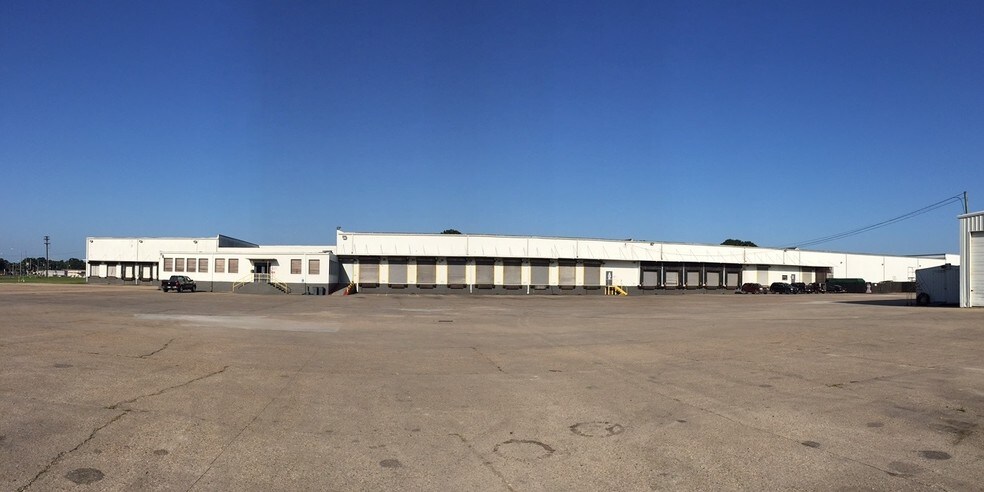 1016 SW Evangeline Trwy, Lafayette, LA à louer - Photo principale - Image 1 de 3