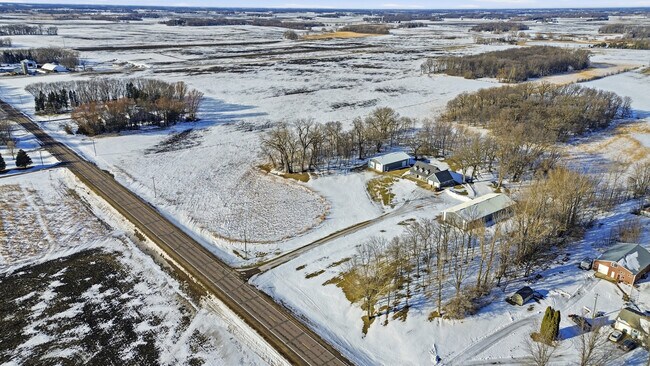 Plus de détails pour 15652 200th St, Hutchinson, MN - Local d'activités à louer