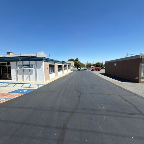3689 Arlington Ave, Riverside, CA for lease - Building Photo - Image 2 of 5