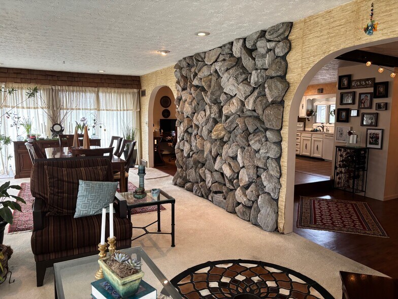 4608 Medina Rd, Copley, OH à vendre - Photo du bâtiment - Image 3 de 9