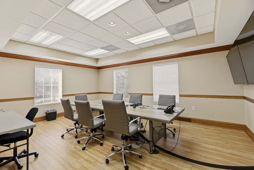 430 Montbrook Ln, Knoxville, TN for lease - Building Photo - Image 3 of 17