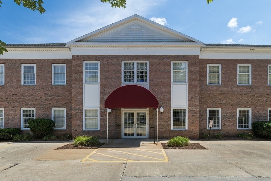 34900 Chardon Rd, Willoughby Hills, OH à louer - Photo du bâtiment - Image 3 de 7