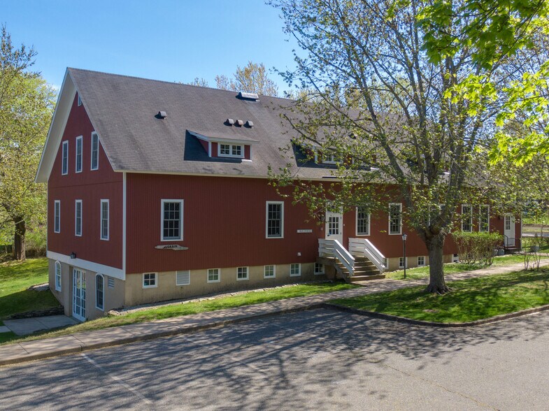 11 Indian Wells Hwy, Amagansett, NY for sale - Primary Photo - Image 1 of 23