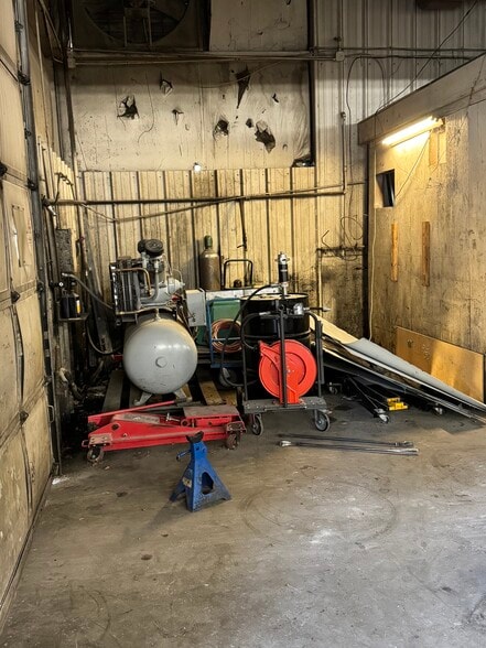 2540 S 88th St, Kansas City, KS for lease - Building Photo - Image 2 of 9