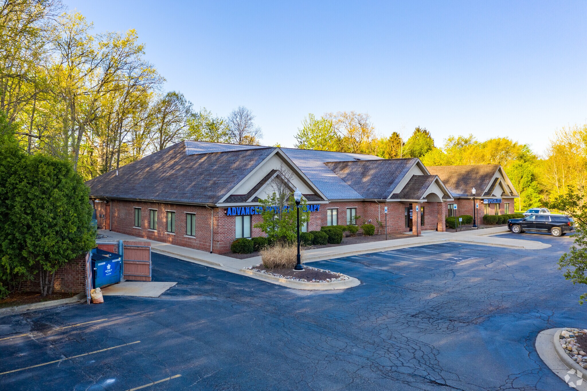 11166-11178 Highland Rd, Hartland, MI à vendre Photo du bâtiment- Image 1 de 4